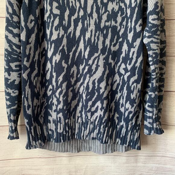 Rag Poets V-Neck Sweater Navy Blue and Gray Animal Print Size Large - Picture 3 of 13